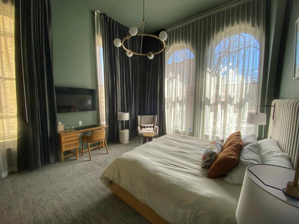Deluxe King Studio