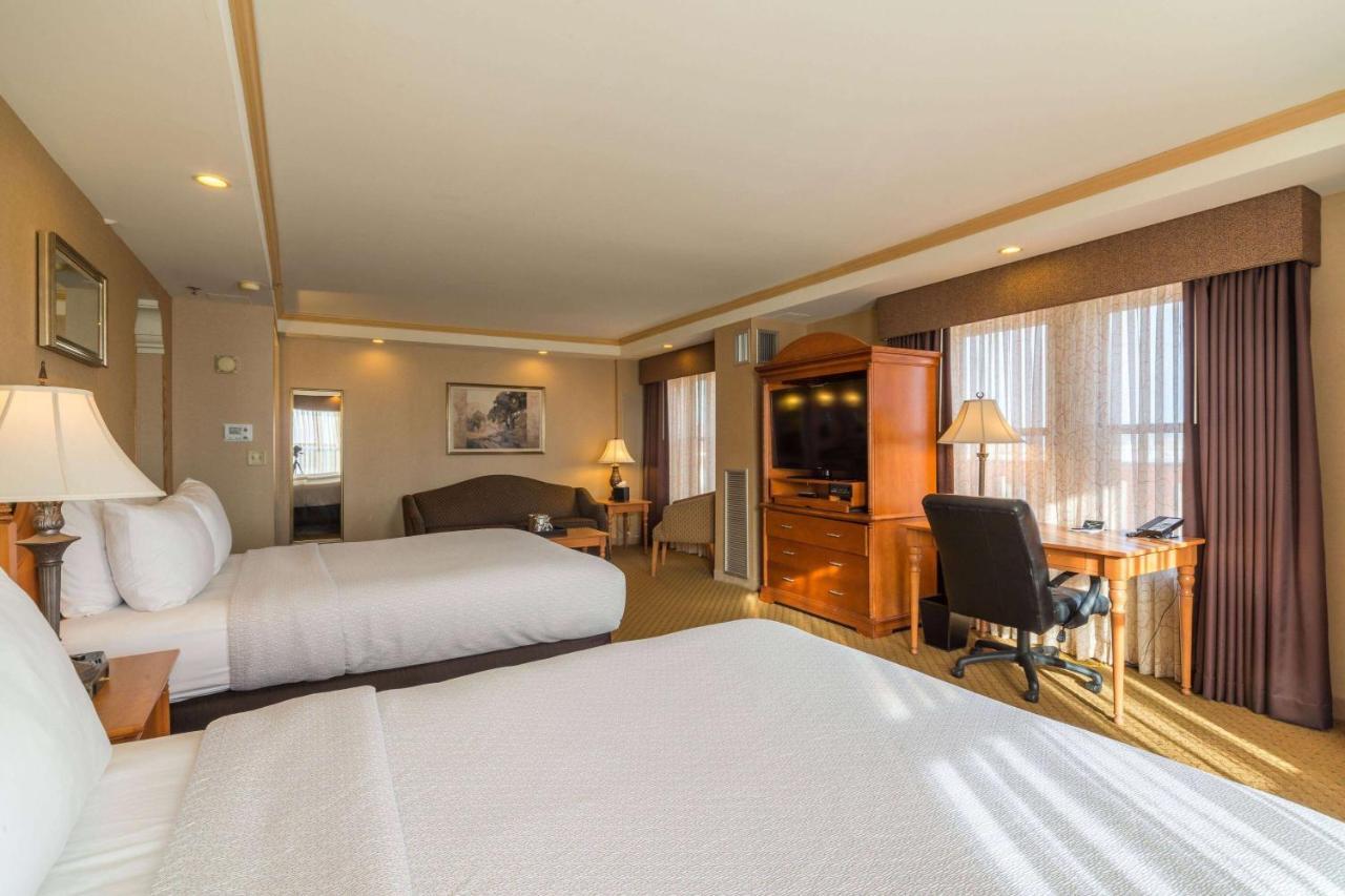 Deluxe Queen Room Two Queen Beds Non-Smoking