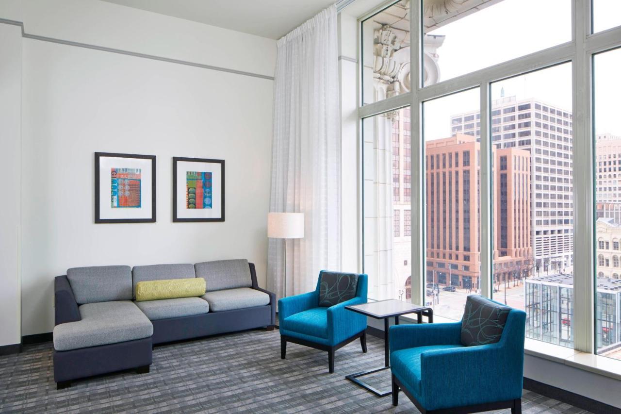 1 Bedroom 2 room Suite 1 King or 1 Queen Sofa bed