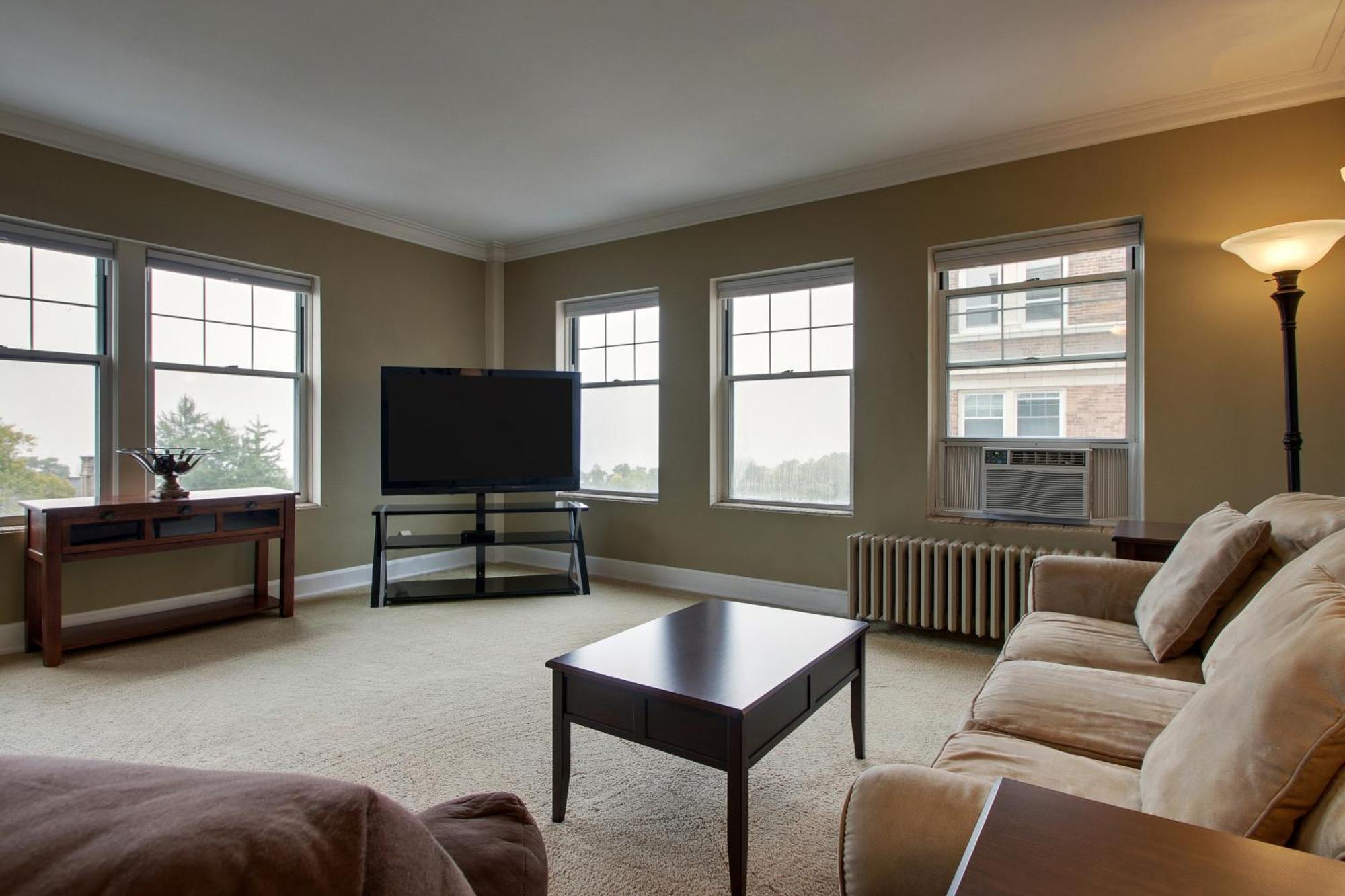 One-Bedroom Suite Lake View