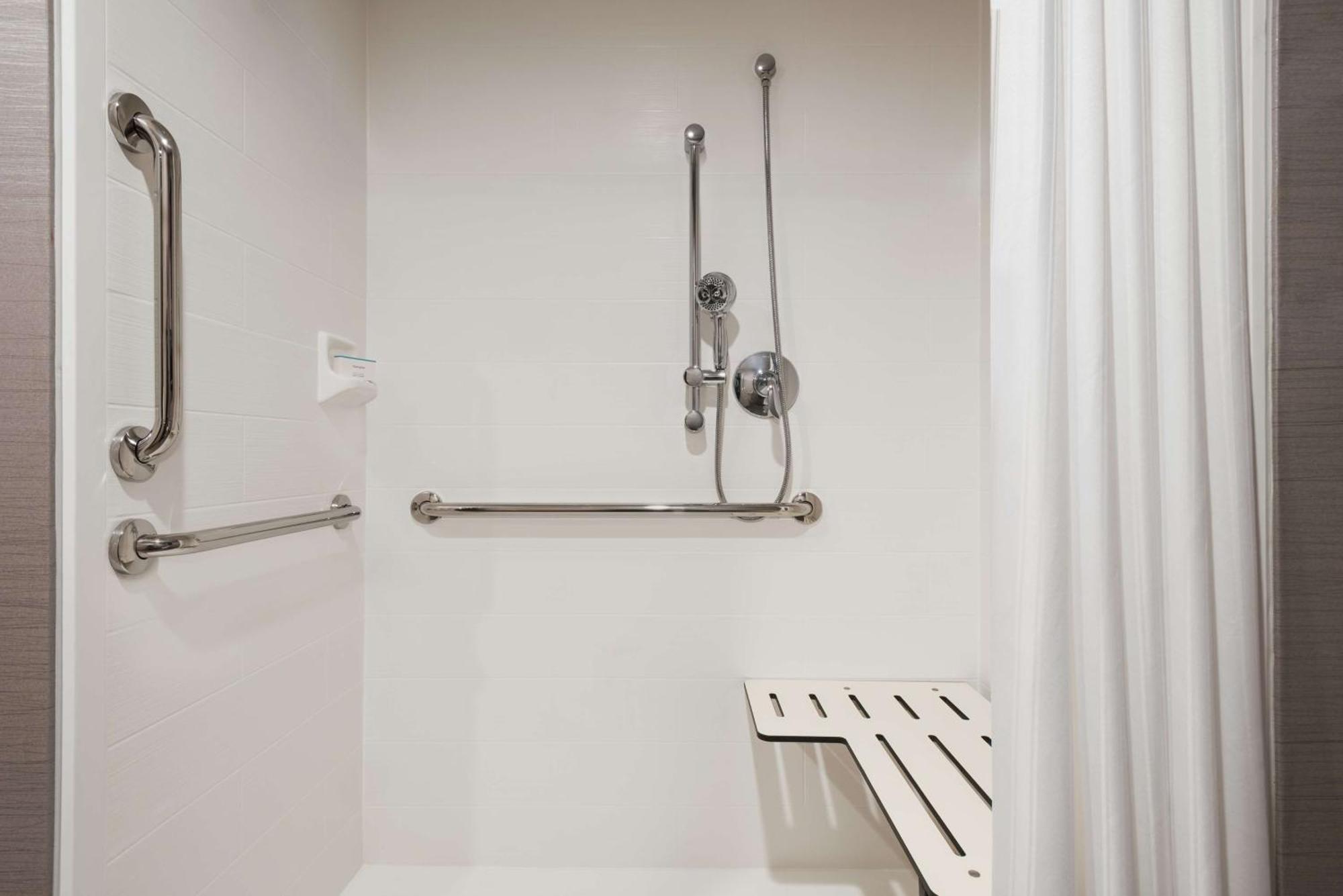 King Studio Suite - Mobility Access/Non-Smoking