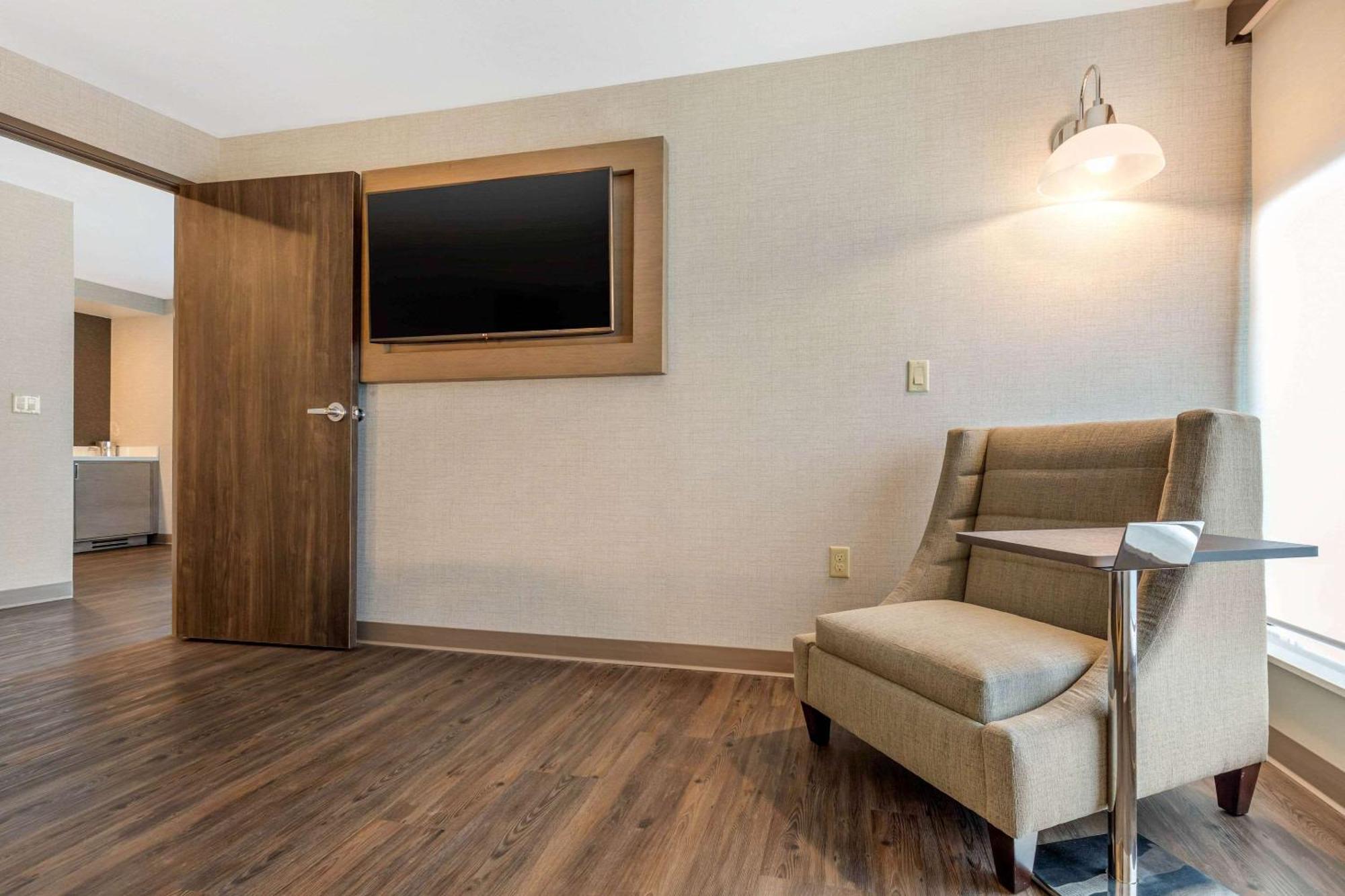 King Suite Non-Smoking