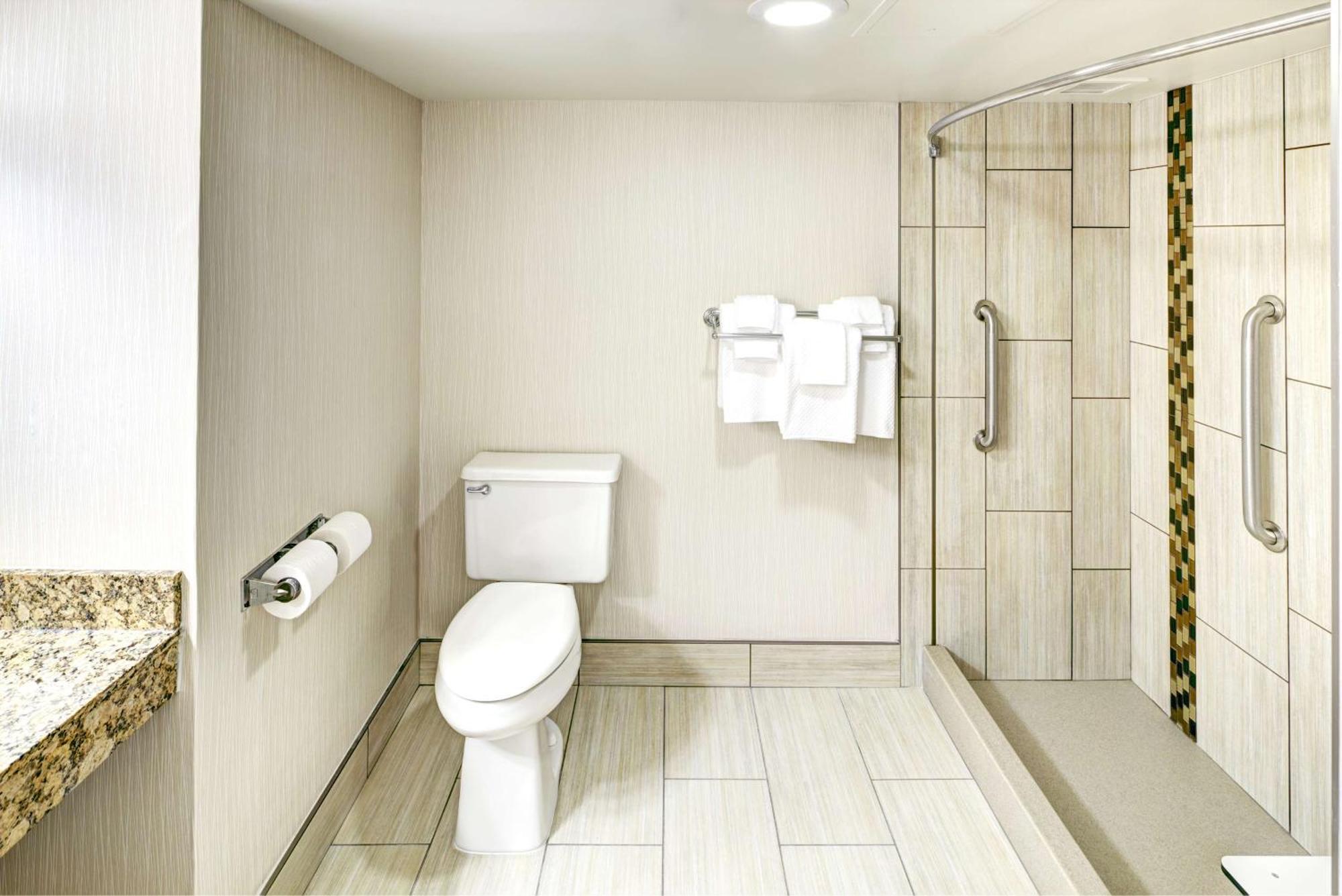 Queen Room - Hearing Accessible