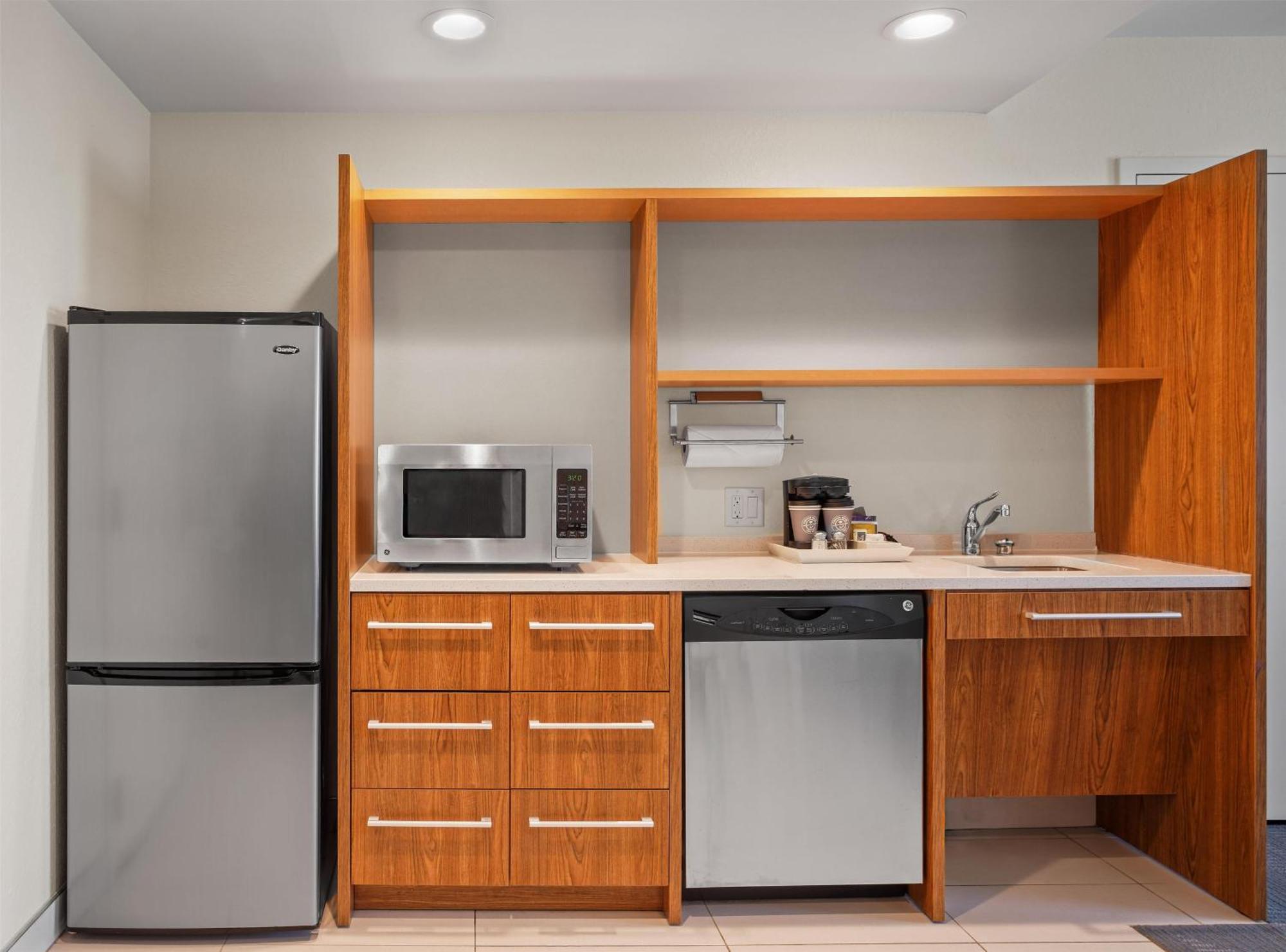 King Studio Suite Mobility Access or Non-Smoking