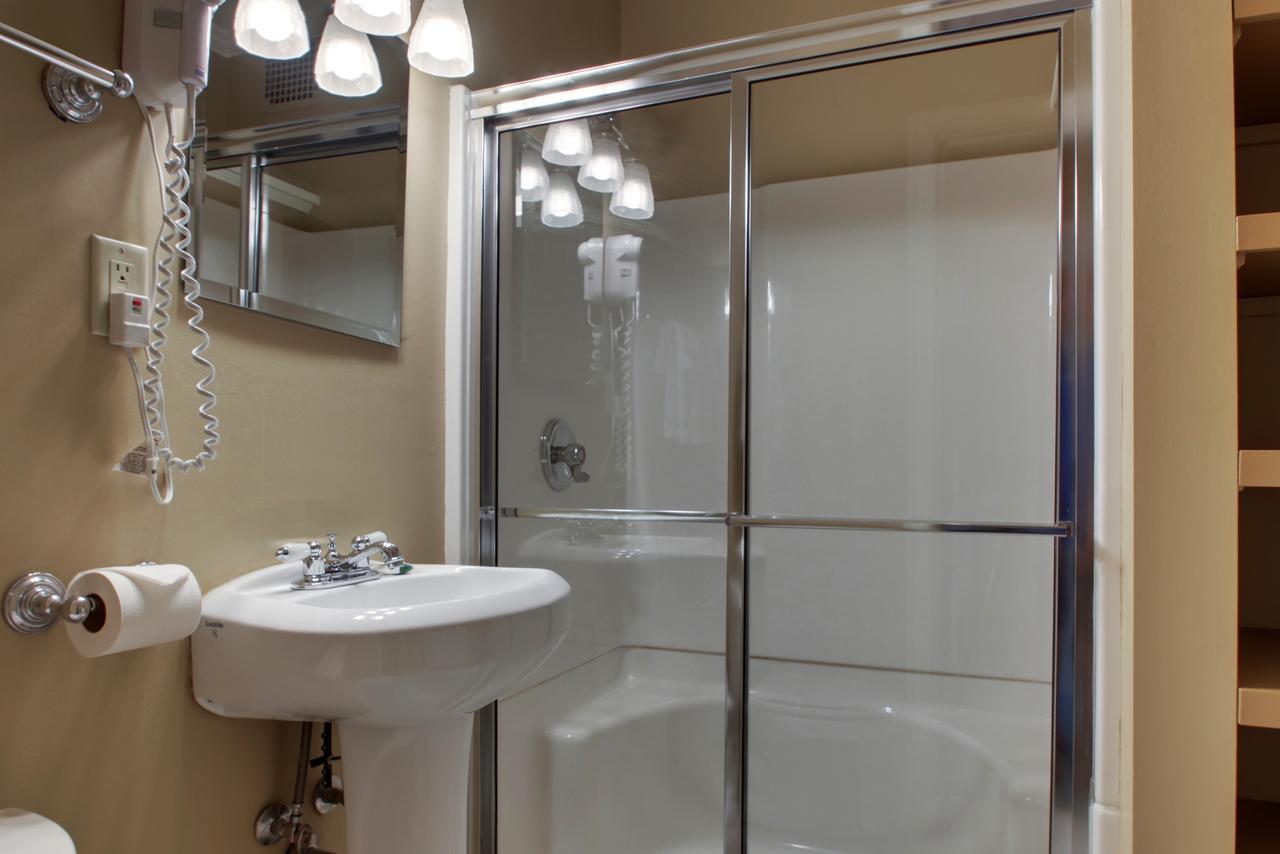 One-Bedroom Suite Spa Bath,559299222:JPEG
