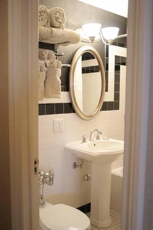 Deluxe Queen Room with Two Queen Beds - Non-Smoking