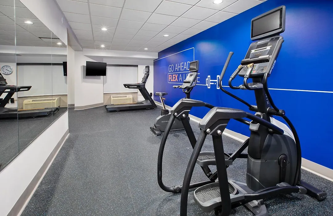 Holiday Inn Express & Suites Milwaukee Nw - Park Place By Ihg-1