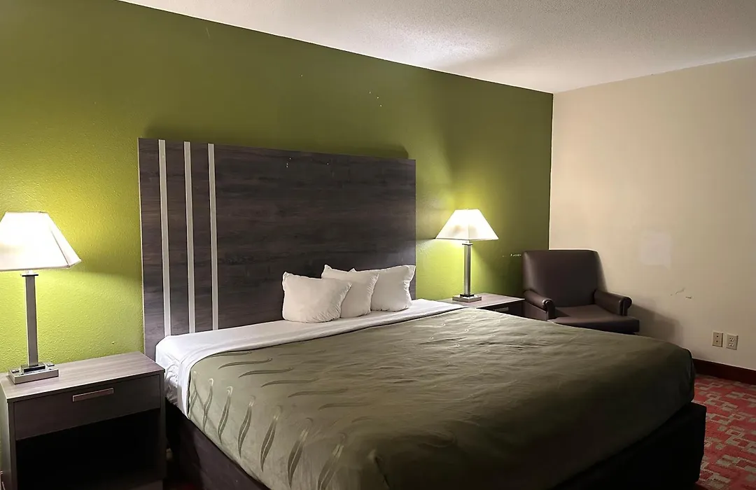 Hotel Inn Milwaukee-1