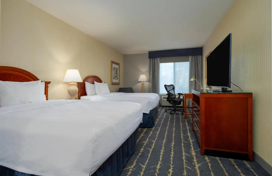 Hilton Garden Inn Milwaukee Northwest Conference Center-1