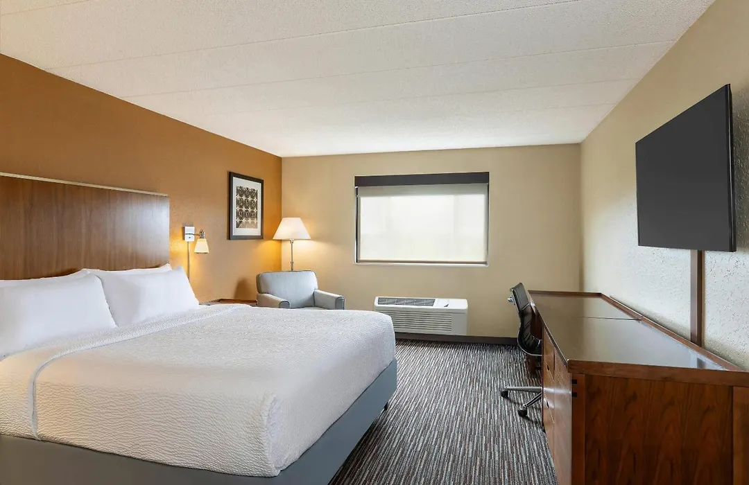 Royle Hotel Milwaukee Airport-1