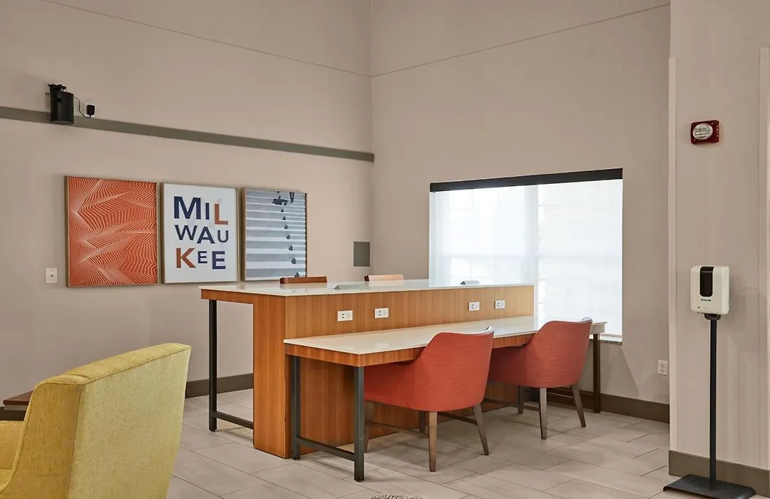 Holiday Inn Express Hotel & Suites Milwaukee Airport By Ihg-1