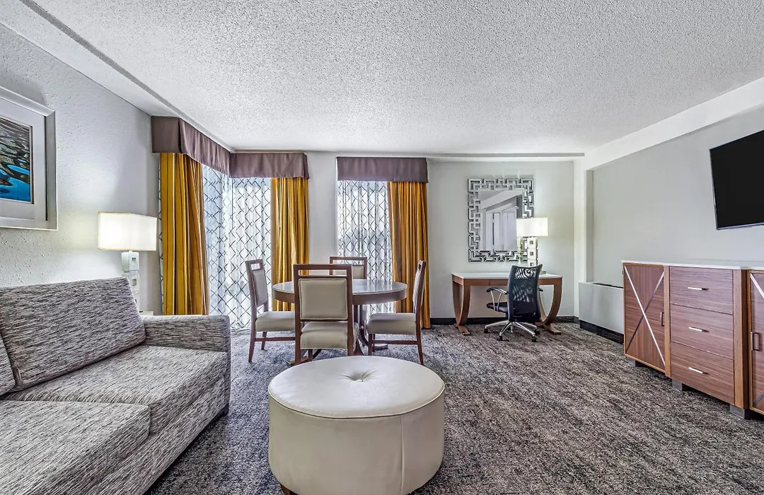 Doubletree By Hilton Milwaukee Downtown-1