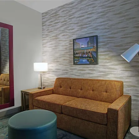 Home2 Suites By Hilton Milwaukee Downtown-2