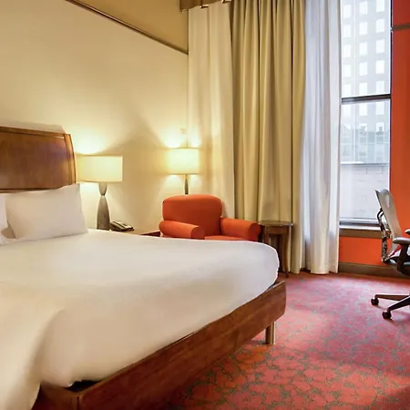 Hilton Garden Inn Milwaukee Downtown-3