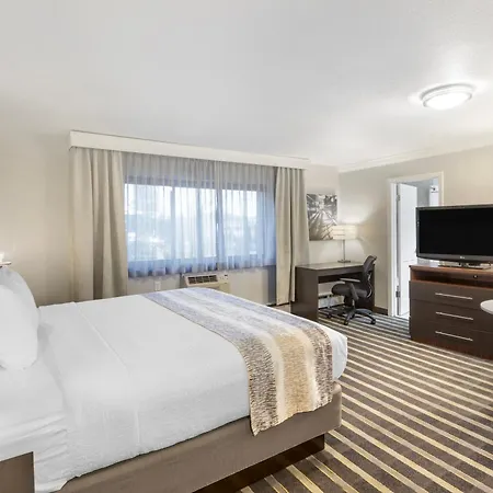 Best Western Plus Milwaukee West-2