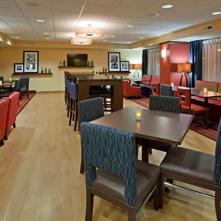 Hampton Inn Milwaukee Airport-2