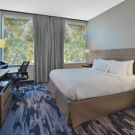 Fairfield Inn & Suites By Marriott Milwaukee Downtown-3