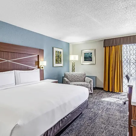 Doubletree By Hilton Milwaukee Downtown-2