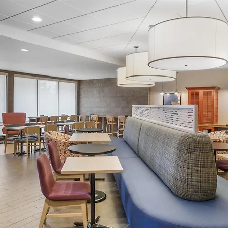 Home2 Suites By Hilton Milwaukee Airport-2