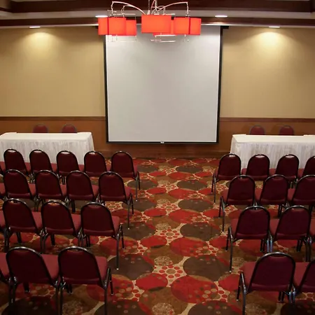 Hilton Garden Inn Milwaukee Airport-2