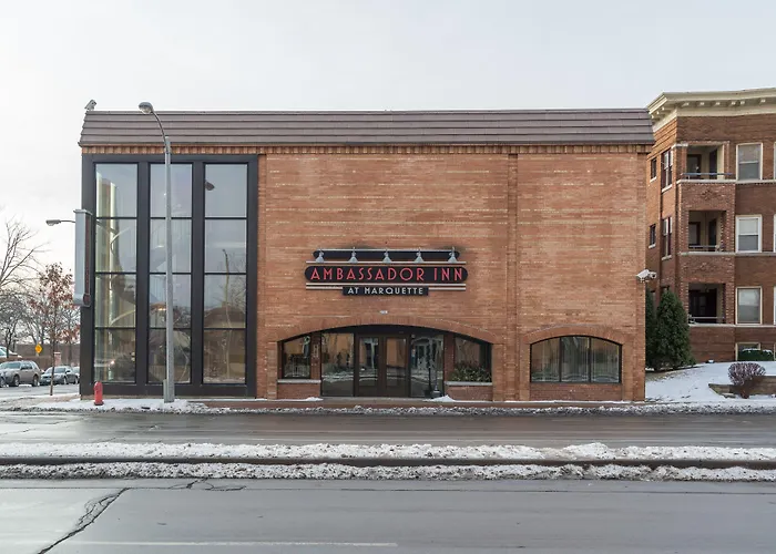Ramada By Wyndham Milwaukee Hotel