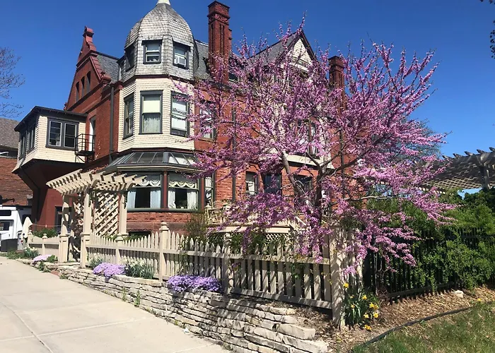Schuster Mansion Bed & Breakfast Milwaukee