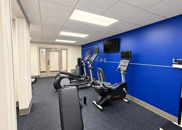 Holiday Inn Express Hotel & Suites Milwaukee Airport By Ihg